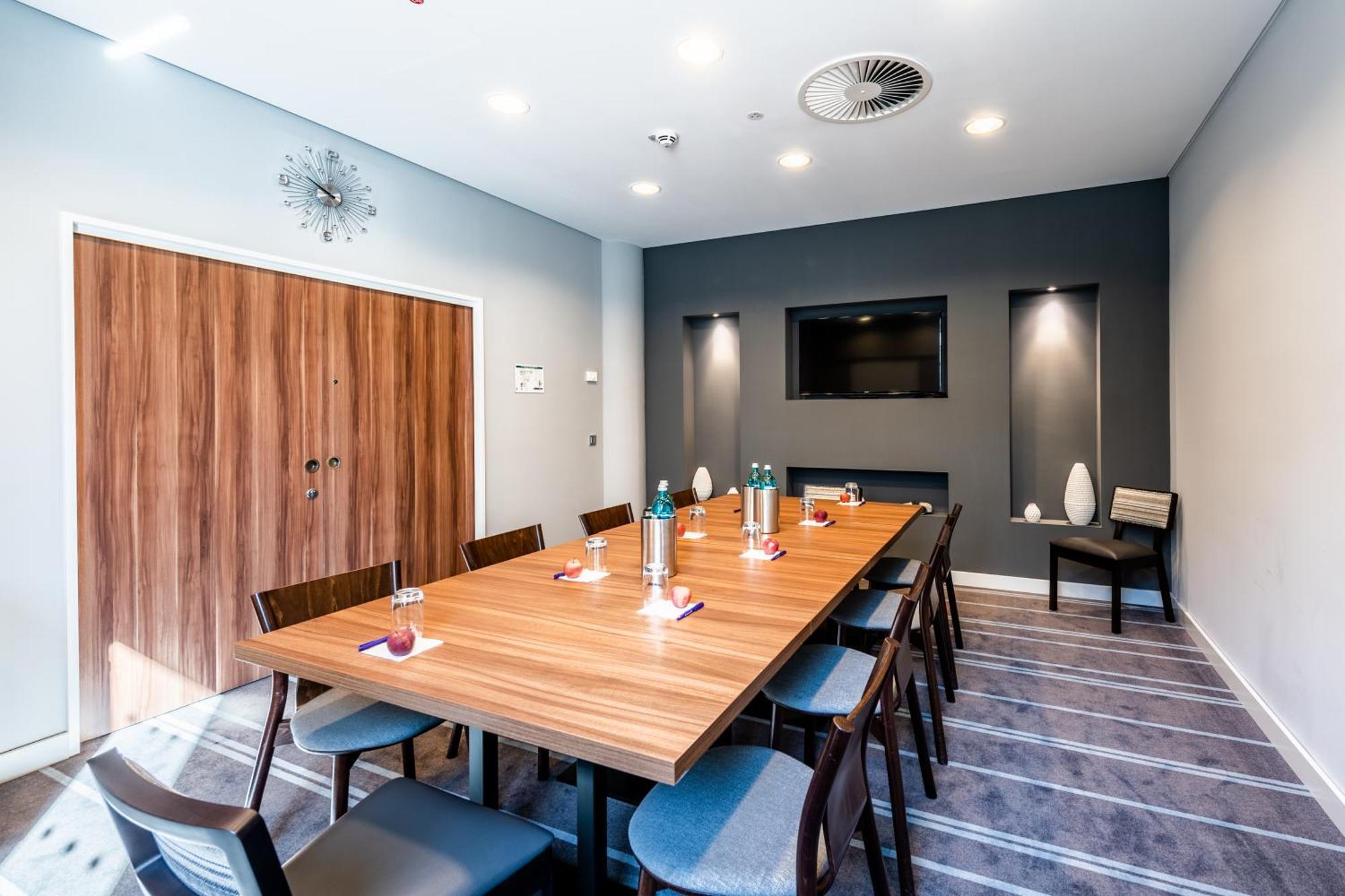 Premier Inn Duesseldorf City Centre Экстерьер фото