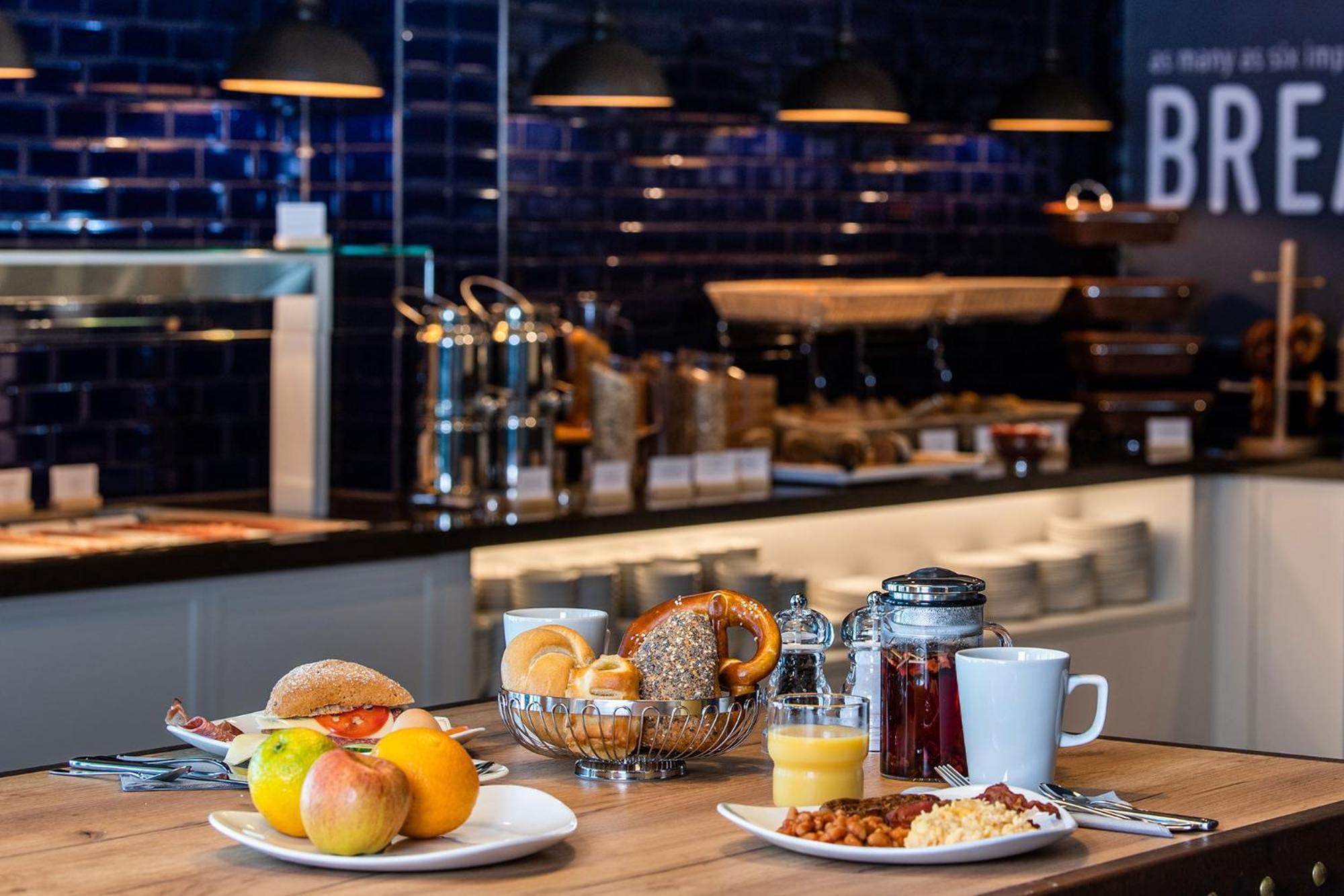 Premier Inn Duesseldorf City Centre Экстерьер фото